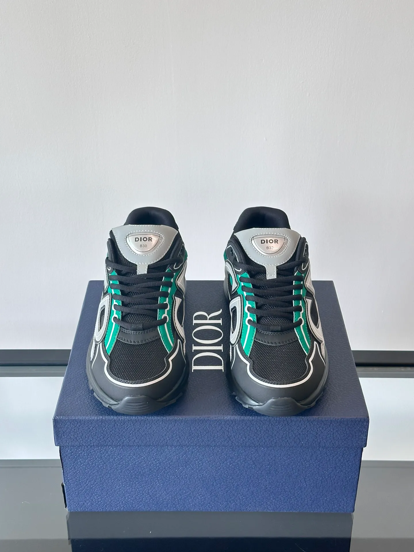 Men's Men's Shoes Men's Men's 💰440 "Dio*" Dior B30 series sports shoes, multi-color mesh fabric and multi-color technical fabrics, this season's newly launched B30 low-top sports shoes are one of the flagship styles of the series. Crafted from multicolor mesh and technical fabrics, it's finished with a reflective "CD30" graphic and silver-toned "DIOR B30" and "CD30" logos on the heel and tongue. An extra-light, sculpted rubber sole with signature accents adds style, while internal stretch details create ideal comfort. It can be matched with various casual styles to show a fashionable and modern sports style. Size: 38-44 (45-46 customized)